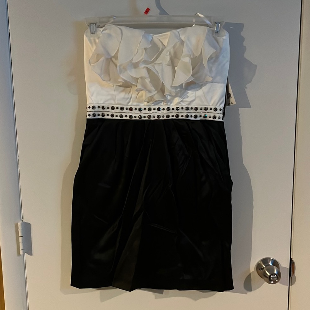 Black and white strapless dress size 9 NWT